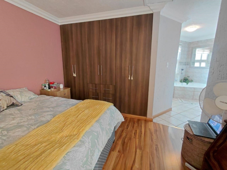 3 Bedroom Property for Sale in Beyerspark Gauteng