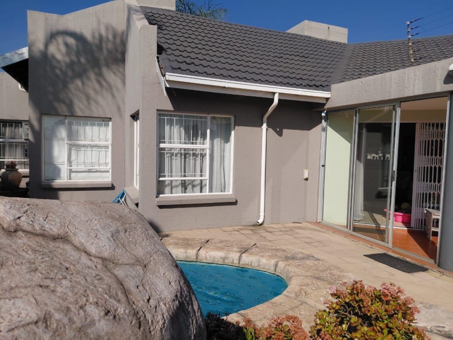 3 Bedroom Property for Sale in Beyerspark Gauteng