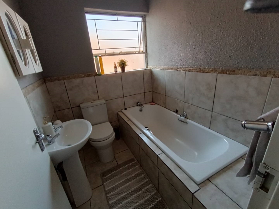 3 Bedroom Property for Sale in Heuwelsig Estate Gauteng