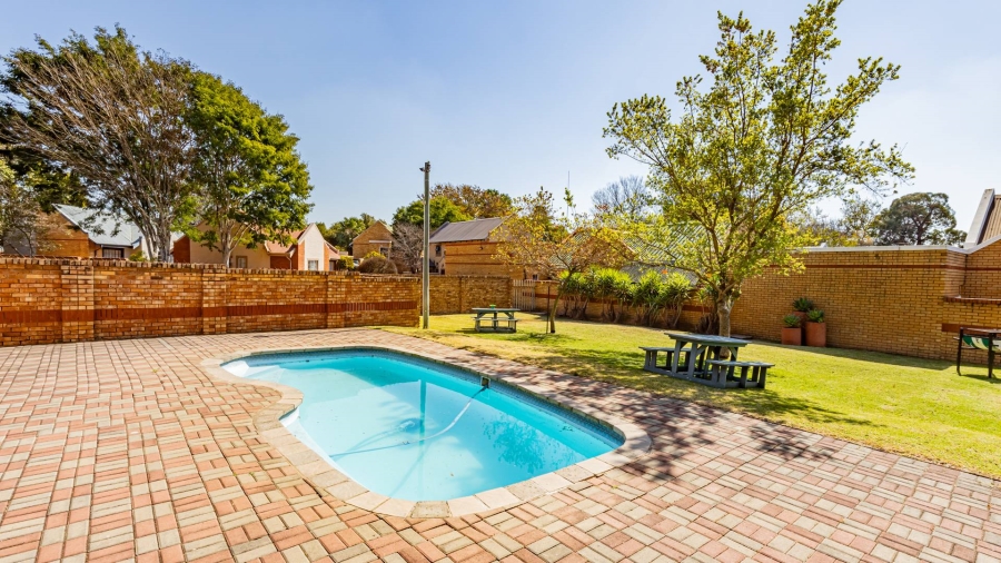 2 Bedroom Property for Sale in Silver Willows Estate Gauteng