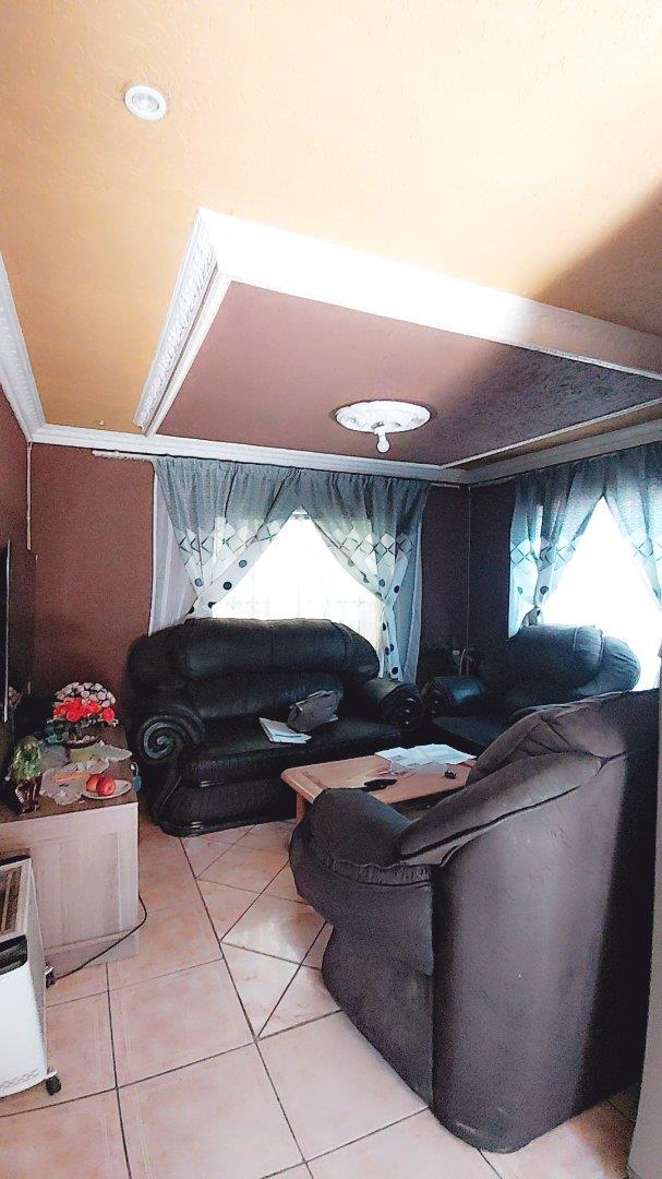 5 Bedroom Property for Sale in Ebony Park Gauteng