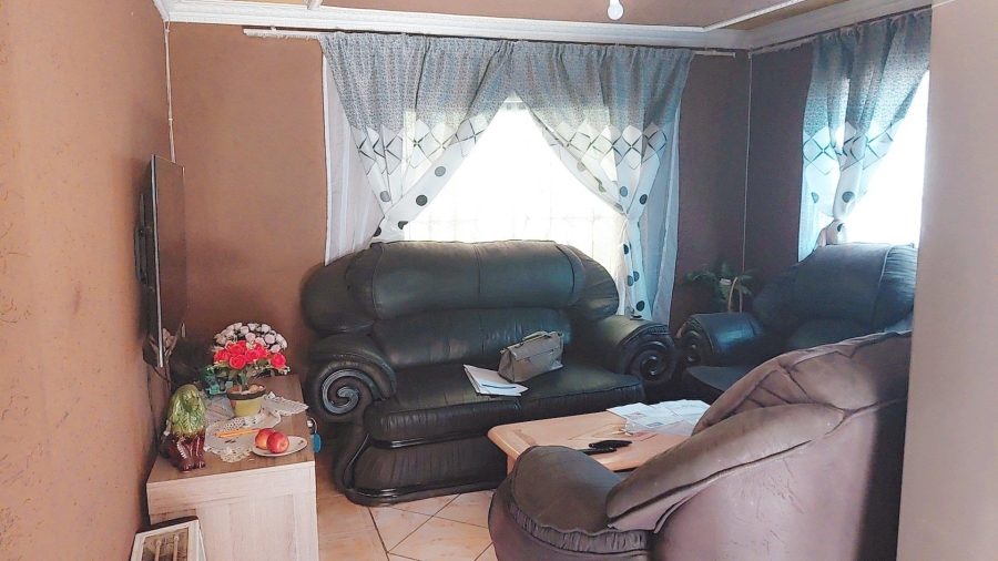 5 Bedroom Property for Sale in Ebony Park Gauteng