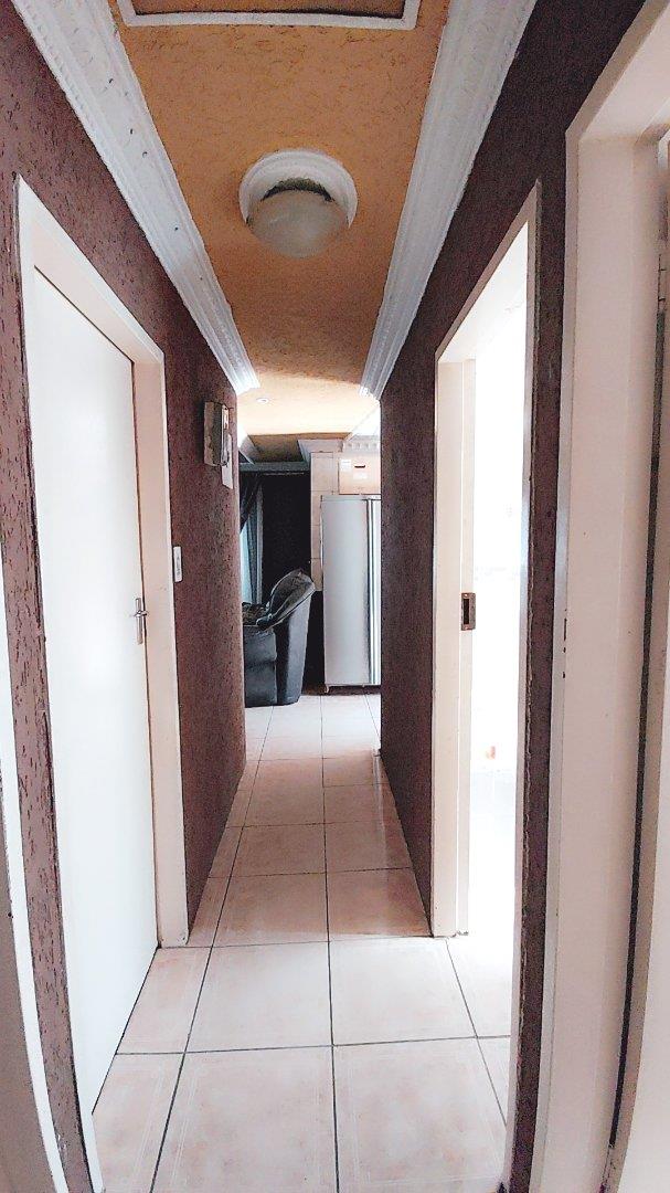 5 Bedroom Property for Sale in Ebony Park Gauteng
