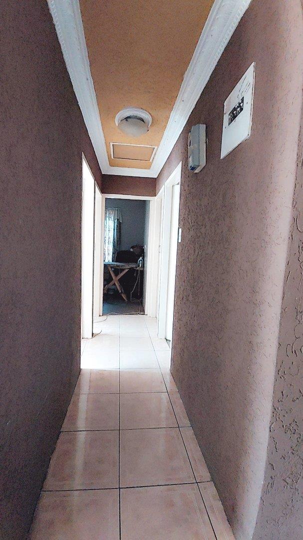 5 Bedroom Property for Sale in Ebony Park Gauteng
