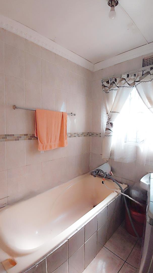 5 Bedroom Property for Sale in Ebony Park Gauteng