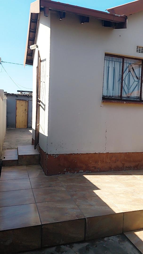5 Bedroom Property for Sale in Ebony Park Gauteng