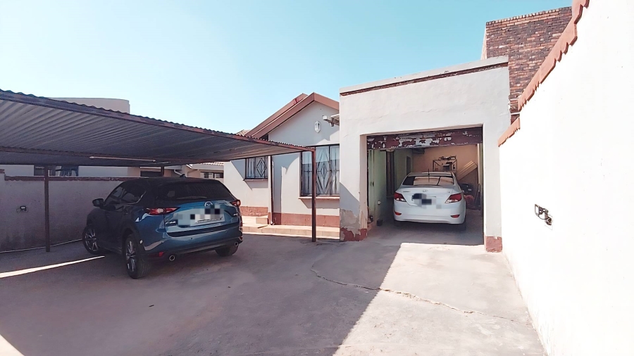 5 Bedroom Property for Sale in Ebony Park Gauteng