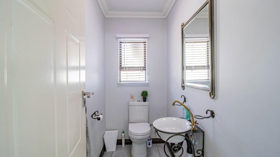 7 Bedroom Property for Sale in Brackenhurst Gauteng