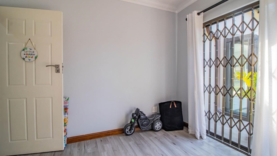 7 Bedroom Property for Sale in Brackenhurst Gauteng