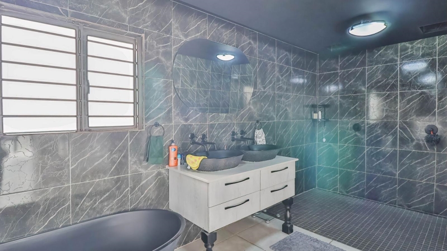 7 Bedroom Property for Sale in Brackenhurst Gauteng
