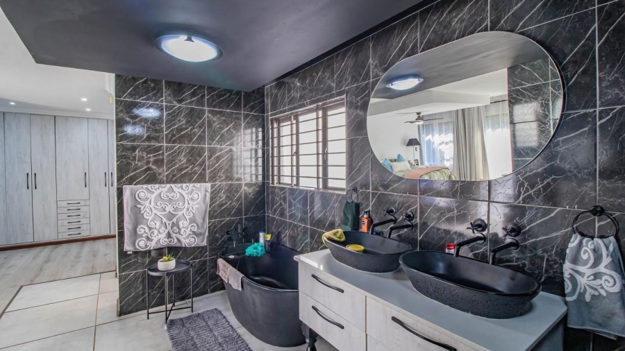 7 Bedroom Property for Sale in Brackenhurst Gauteng