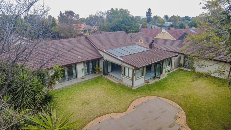 7 Bedroom Property for Sale in Brackenhurst Gauteng