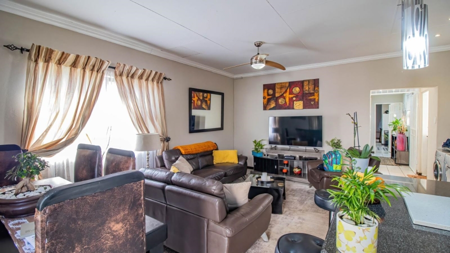 7 Bedroom Property for Sale in Brackenhurst Gauteng