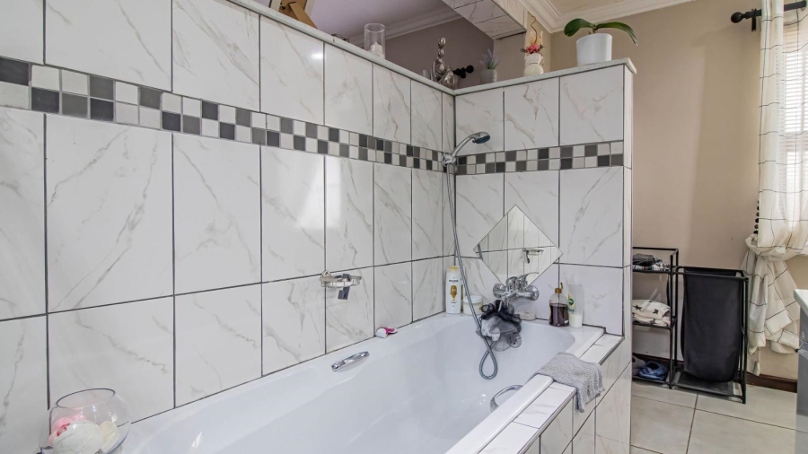 7 Bedroom Property for Sale in Brackenhurst Gauteng