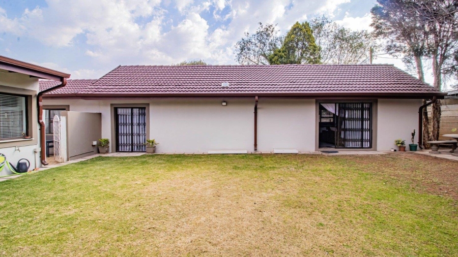7 Bedroom Property for Sale in Brackenhurst Gauteng