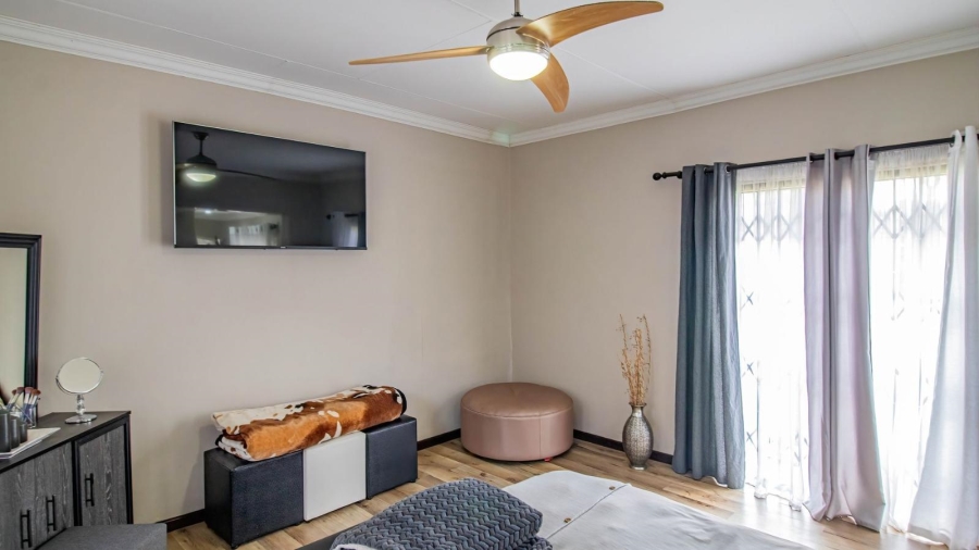 7 Bedroom Property for Sale in Brackenhurst Gauteng