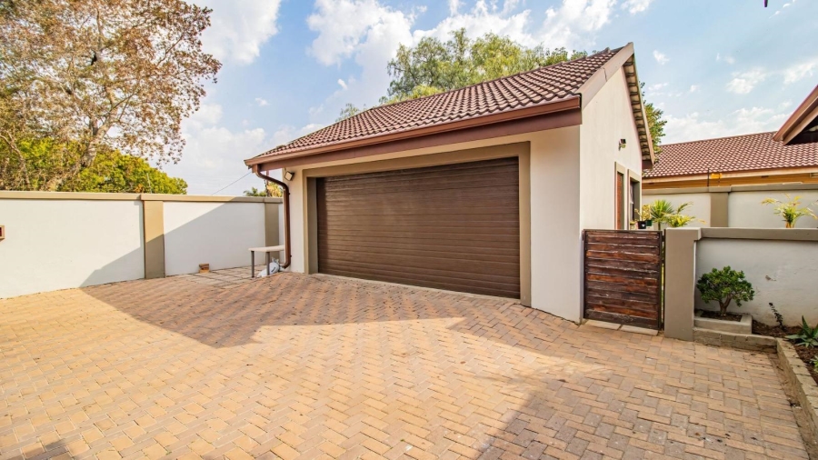 7 Bedroom Property for Sale in Brackenhurst Gauteng