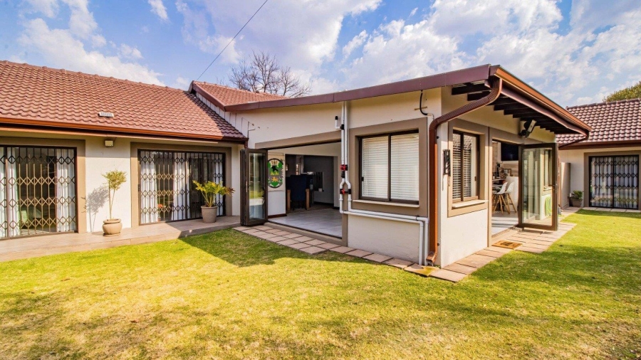 7 Bedroom Property for Sale in Brackenhurst Gauteng