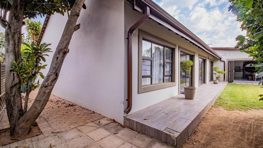 7 Bedroom Property for Sale in Brackenhurst Gauteng