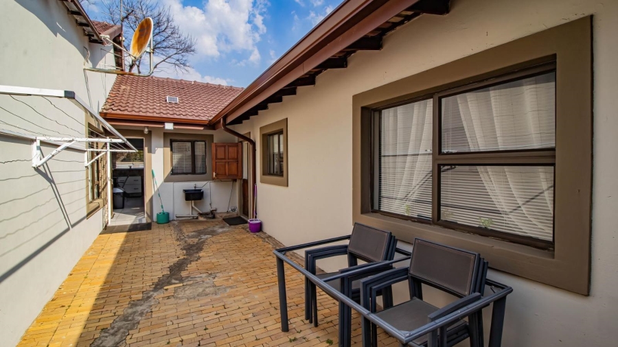 7 Bedroom Property for Sale in Brackenhurst Gauteng