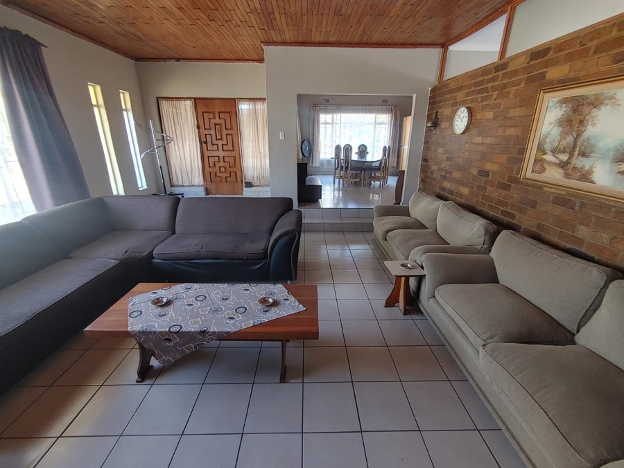 4 Bedroom Property for Sale in Buyscelia Gauteng