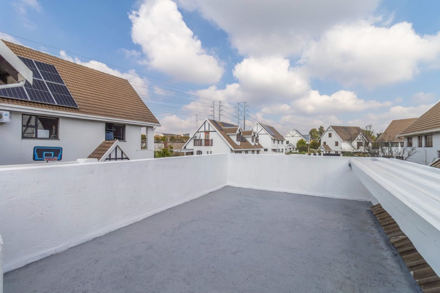2 Bedroom Property for Sale in Barbeque Downs Gauteng