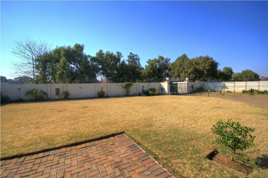 6 Bedroom Property for Sale in Brackenhurst Gauteng
