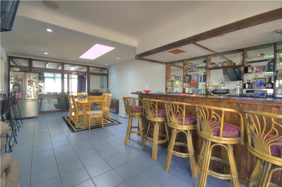 6 Bedroom Property for Sale in Brackenhurst Gauteng