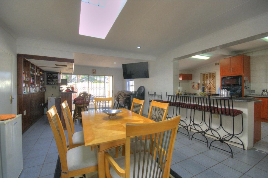 6 Bedroom Property for Sale in Brackenhurst Gauteng