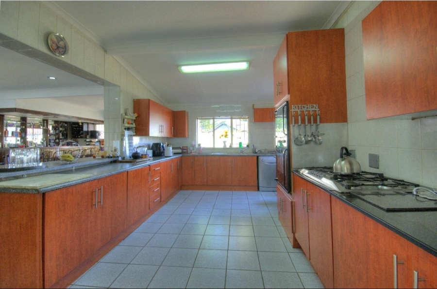 6 Bedroom Property for Sale in Brackenhurst Gauteng