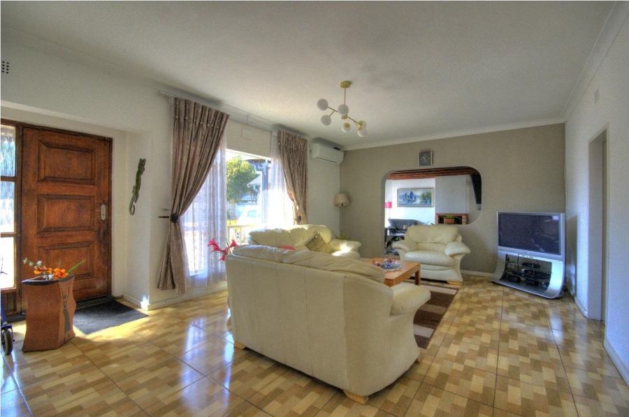 6 Bedroom Property for Sale in Brackenhurst Gauteng