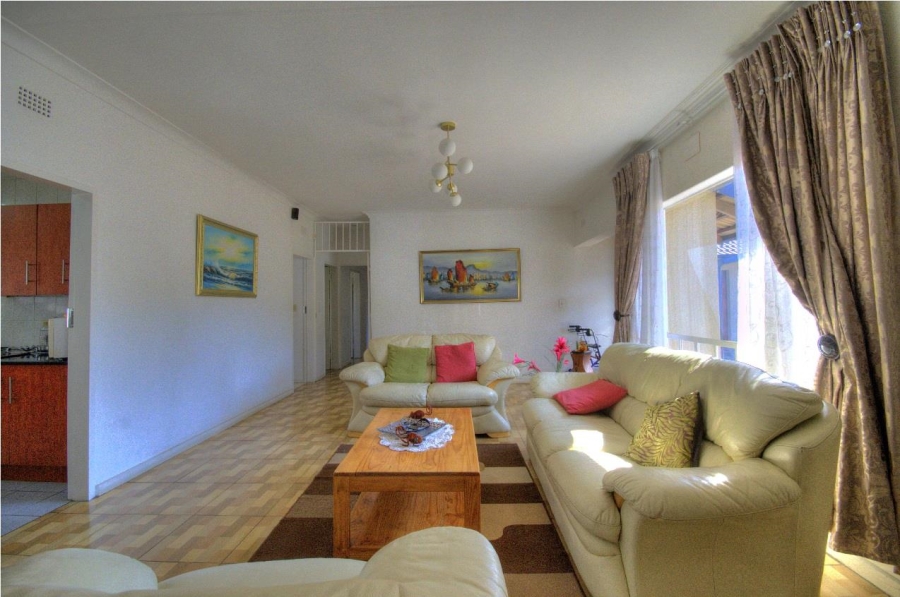 6 Bedroom Property for Sale in Brackenhurst Gauteng