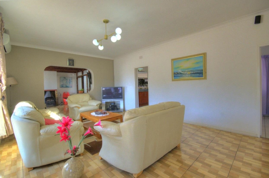 6 Bedroom Property for Sale in Brackenhurst Gauteng