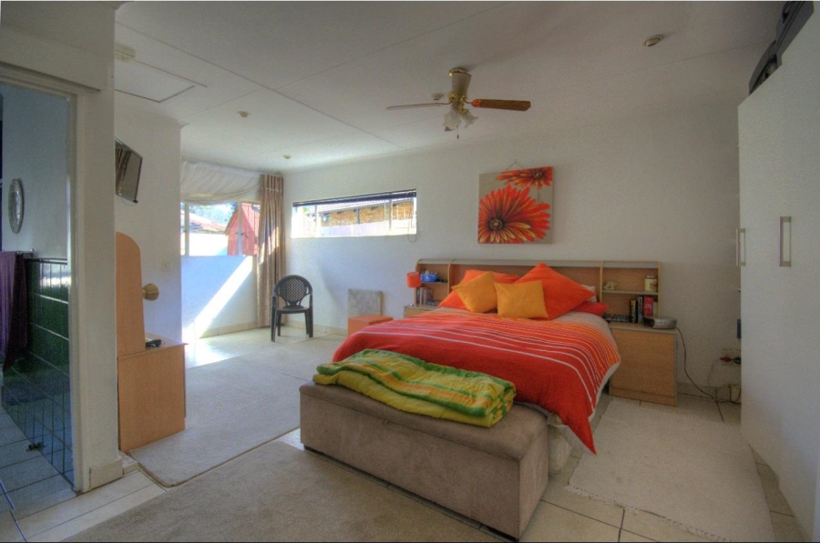 6 Bedroom Property for Sale in Brackenhurst Gauteng