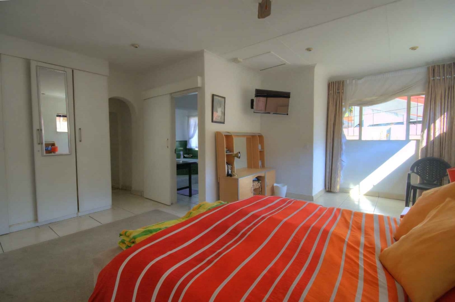6 Bedroom Property for Sale in Brackenhurst Gauteng