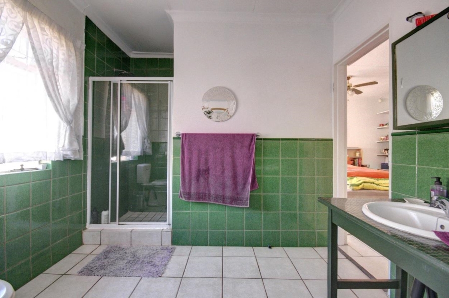 6 Bedroom Property for Sale in Brackenhurst Gauteng