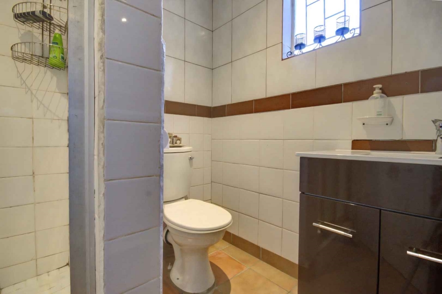 6 Bedroom Property for Sale in Brackenhurst Gauteng