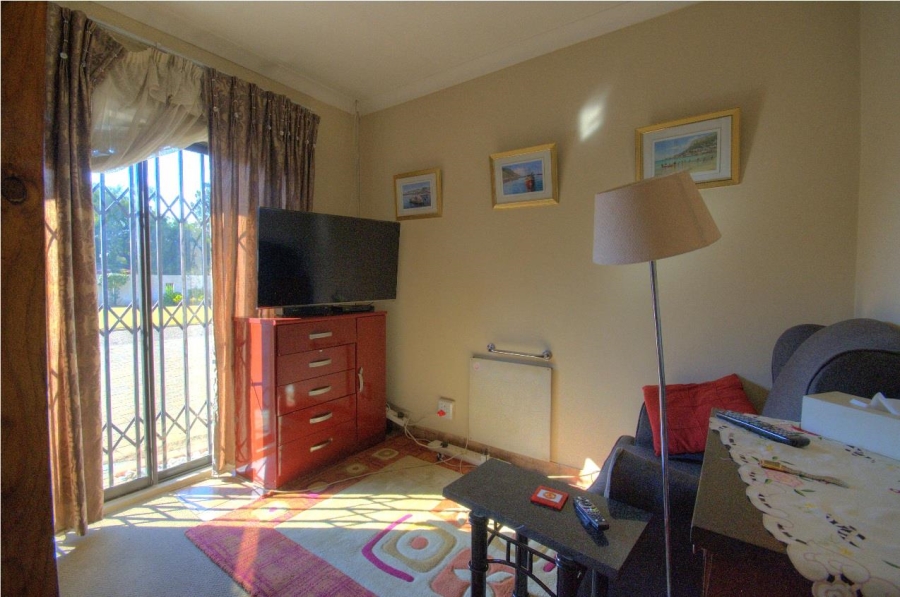 6 Bedroom Property for Sale in Brackenhurst Gauteng