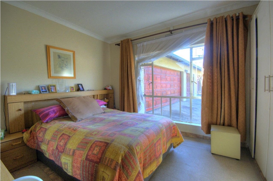 6 Bedroom Property for Sale in Brackenhurst Gauteng