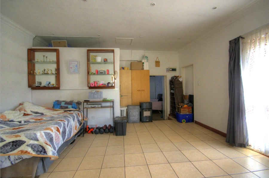 6 Bedroom Property for Sale in Brackenhurst Gauteng