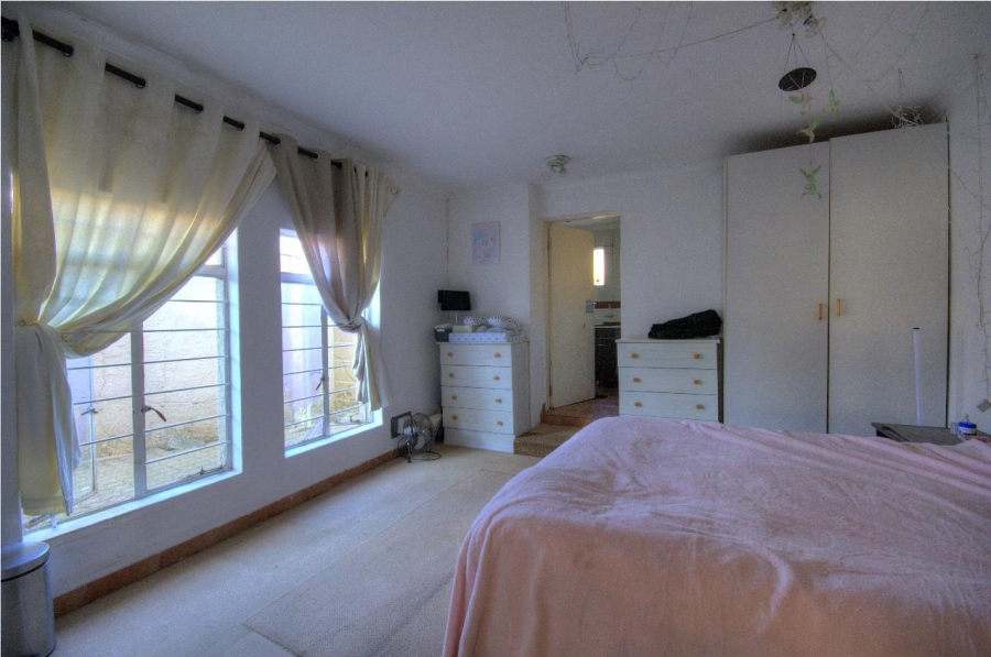 6 Bedroom Property for Sale in Brackenhurst Gauteng