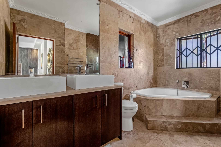 4 Bedroom Property for Sale in Broadacres Gauteng