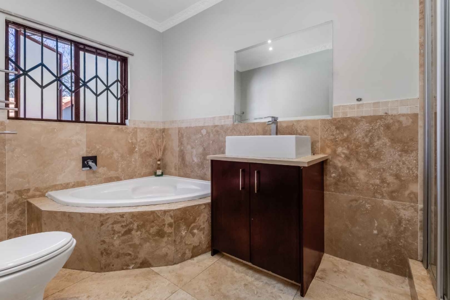 4 Bedroom Property for Sale in Broadacres Gauteng
