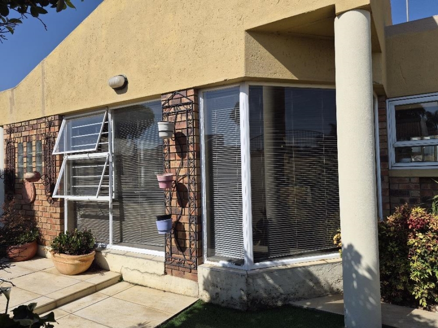 3 Bedroom Property for Sale in Beyerspark Gauteng