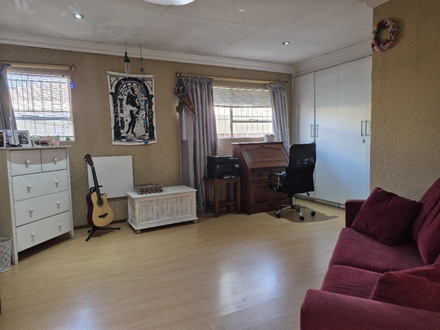 3 Bedroom Property for Sale in Beyerspark Gauteng