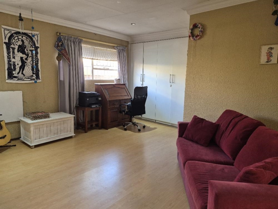3 Bedroom Property for Sale in Beyerspark Gauteng