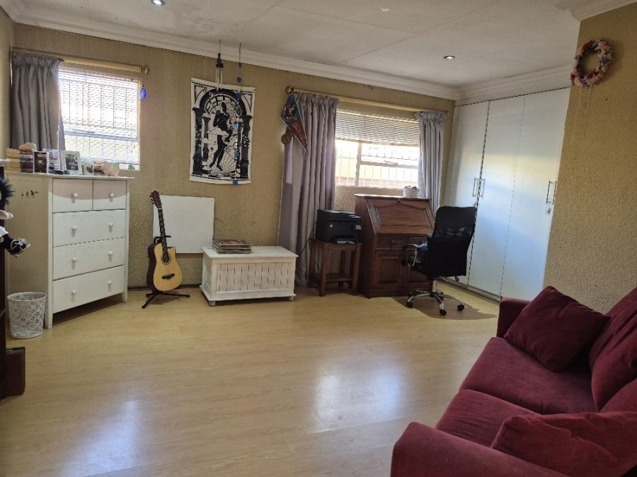 3 Bedroom Property for Sale in Beyerspark Gauteng