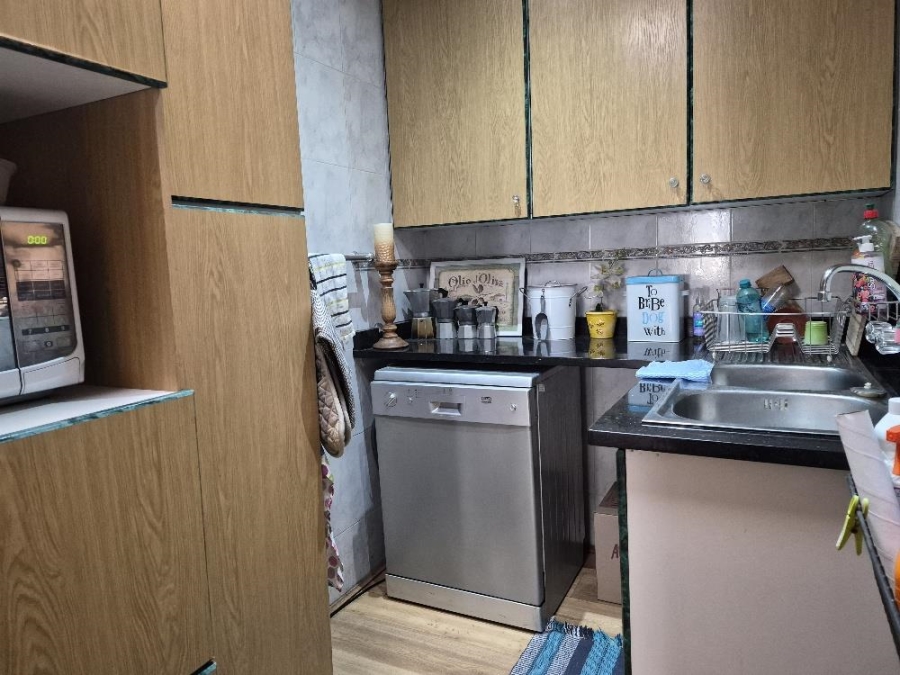 3 Bedroom Property for Sale in Beyerspark Gauteng
