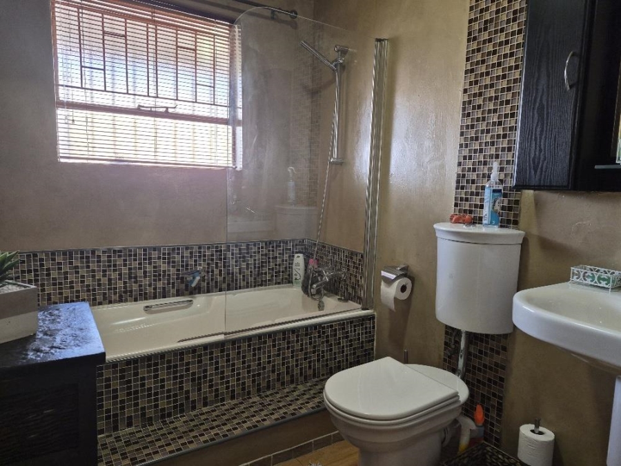 3 Bedroom Property for Sale in Beyerspark Gauteng