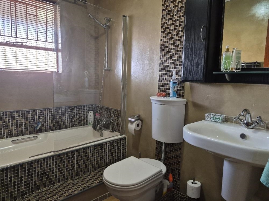 3 Bedroom Property for Sale in Beyerspark Gauteng